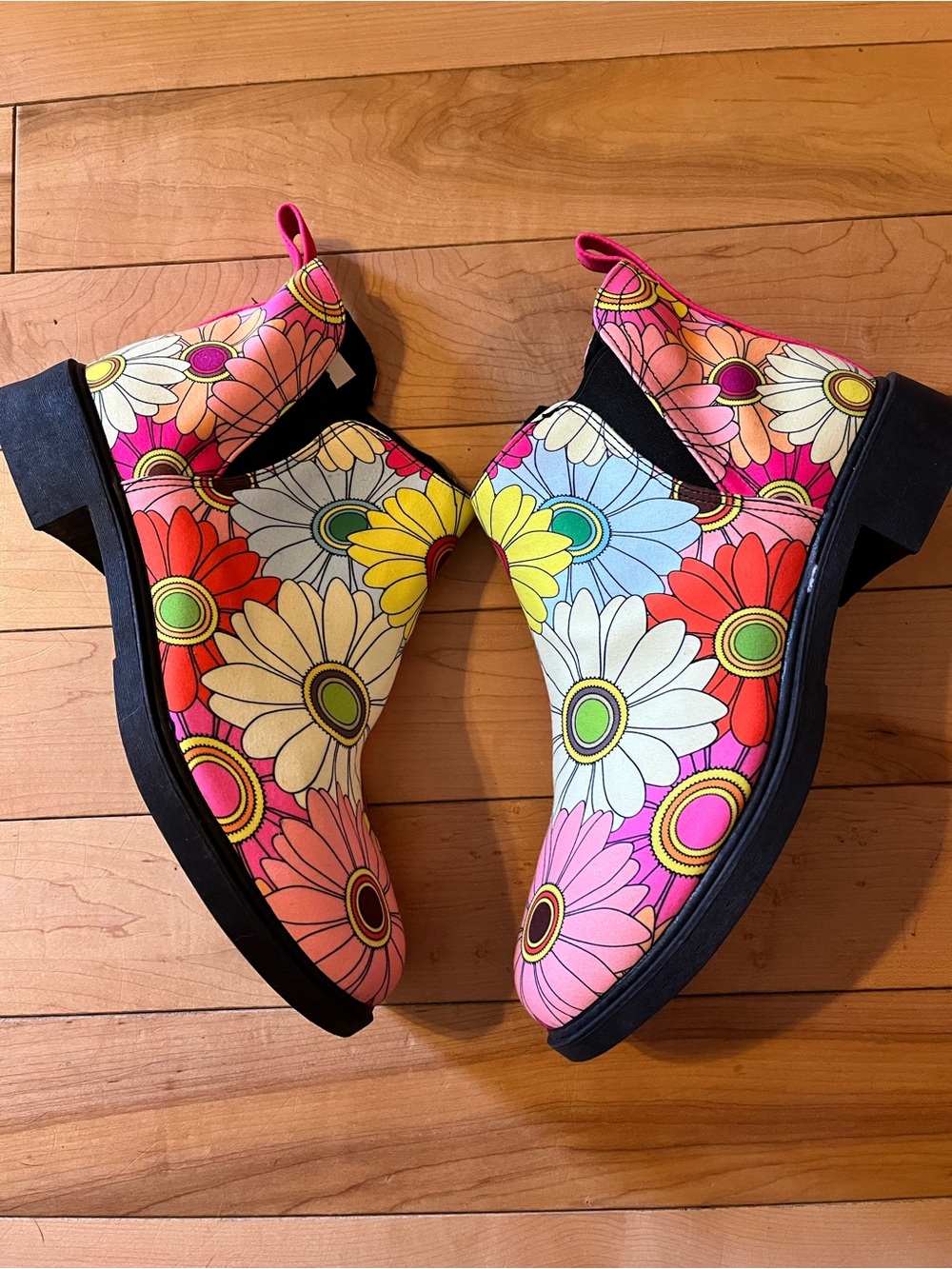 offbeat Sweetie Floral Daisy pull on Booties in Bright Multicolors size ten - Picture 2 of 8